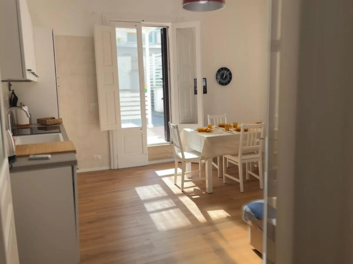 Appartamento Casa In Centro Con Terrazzo Bari Italia